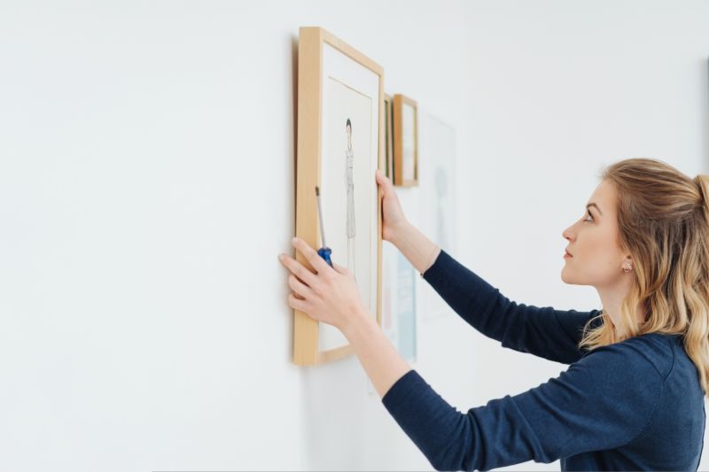 Picture Hanging Service in Kansas City, KS